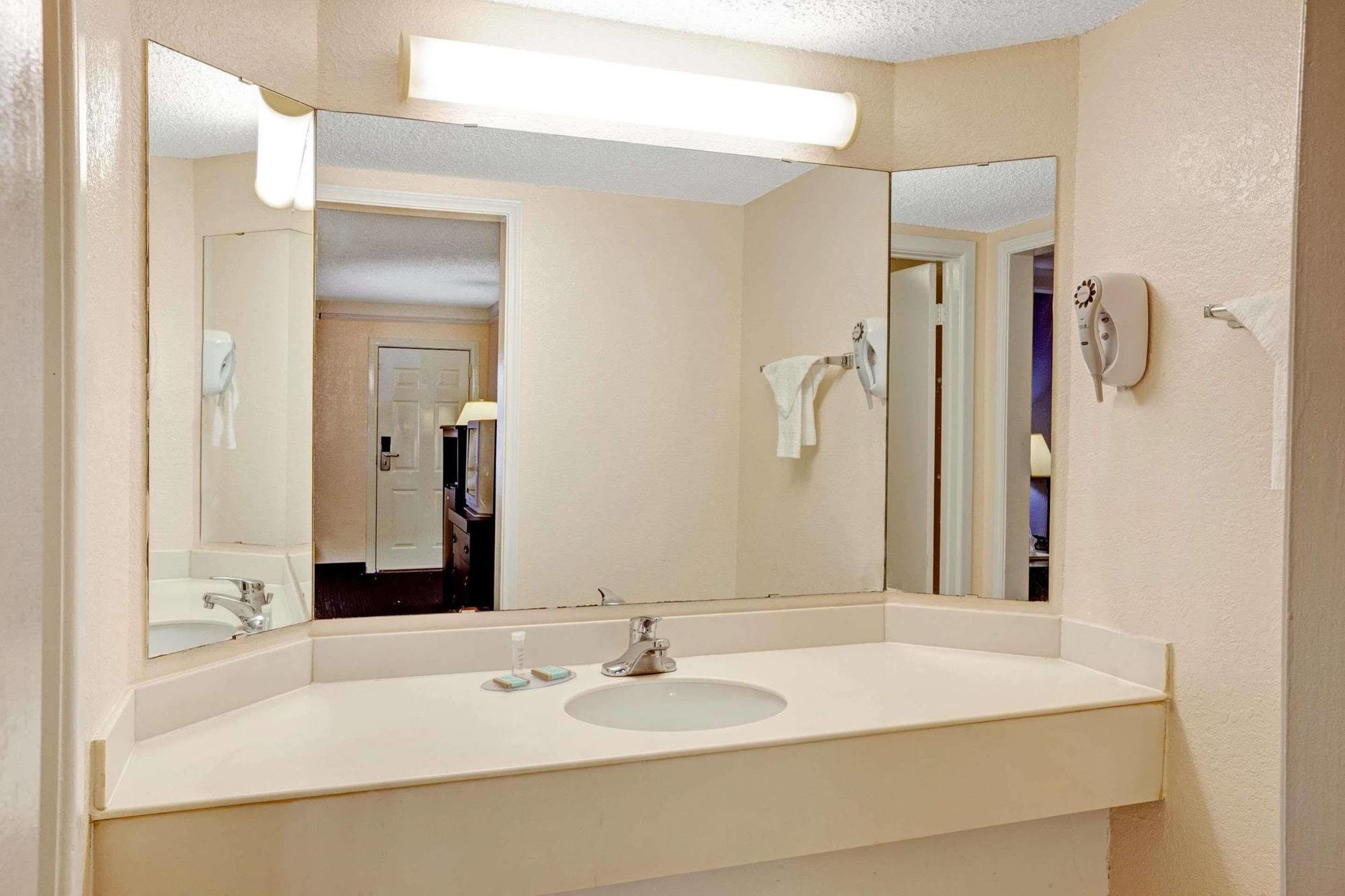 Travelodge By Wyndham North Richland Hills/Dallas/Ft Worth Exteriör bild